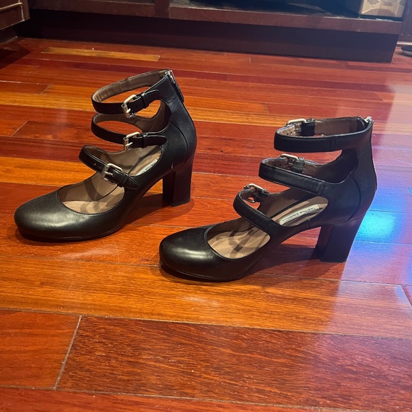 Tabitha Simmons Triple-Bukle Heels - Picture 3 of 9